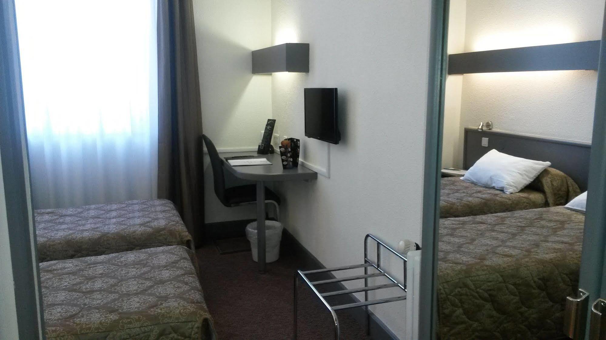 Hotel De La Cloche Доль Екстер'єр фото